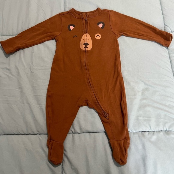 Old Navy brown bear footed sleeper with hand mits (Size 3-6Months) - Picture 3 of 5